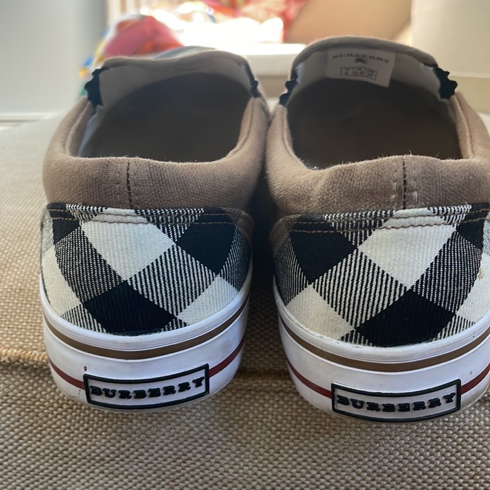 Burberry Women’s check slip-on sneaker size euro 37/ US 6.5 - Picture 3 of 7